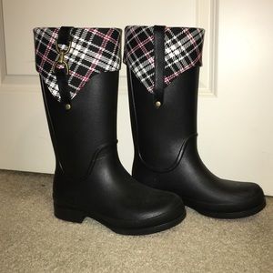 Black rain boots