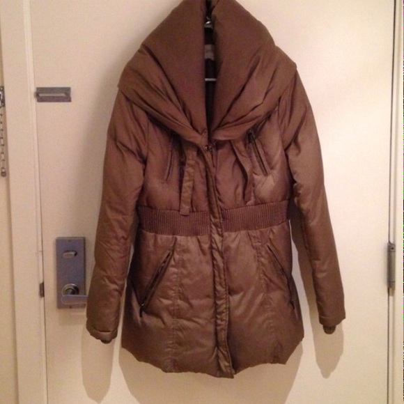 Cream puffer coat with pillow collar