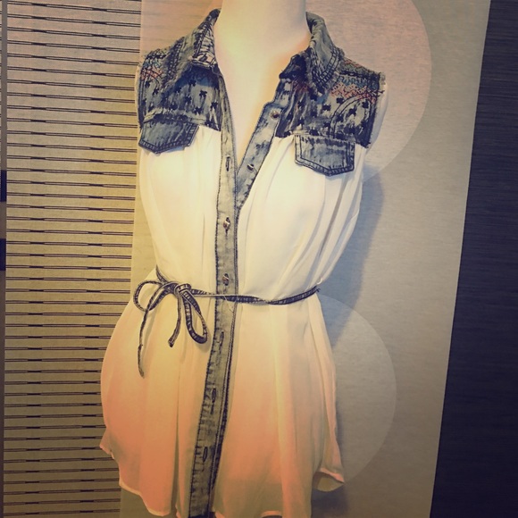 DENIM & CHIFFON BUTTON-DOWN SLEEVELESS BLOUSE