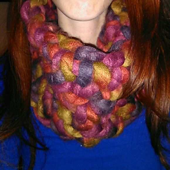 Infinity scarf and beanie - Picture 1 of 4