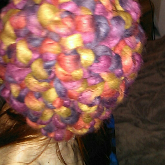 Infinity scarf and beanie - Picture 3 of 4