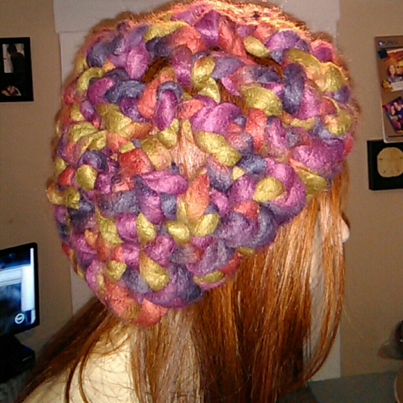 Infinity scarf and beanie - Picture 4 of 4