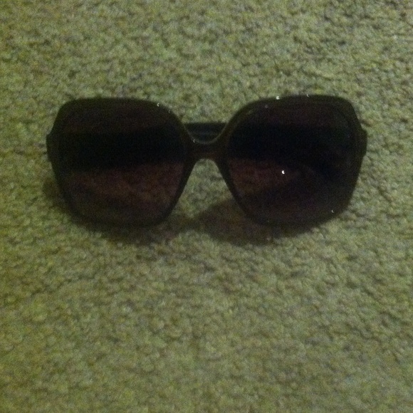 Brown sun glasses