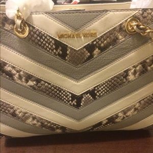 Michael kors purse brand new with tags authentic
