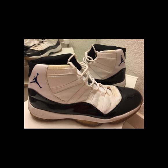 Basketball shoes