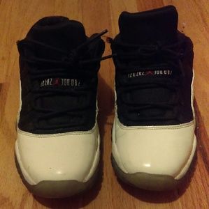 AIR JORDAN -- 11 RETRO