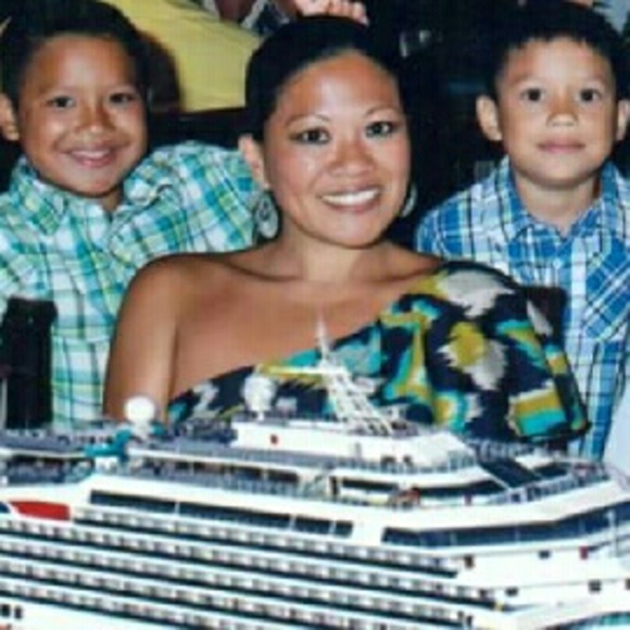 Cute Ruffled Dress - Picture 2 of 2