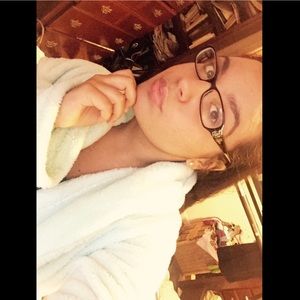 Meet your Posher, Lydia