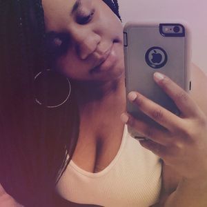 Meet your Posher, Alicia