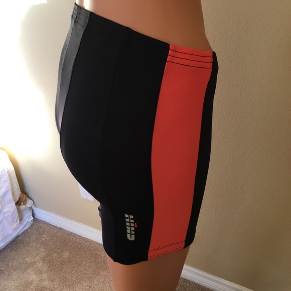 Hind spin or cycling shorts.