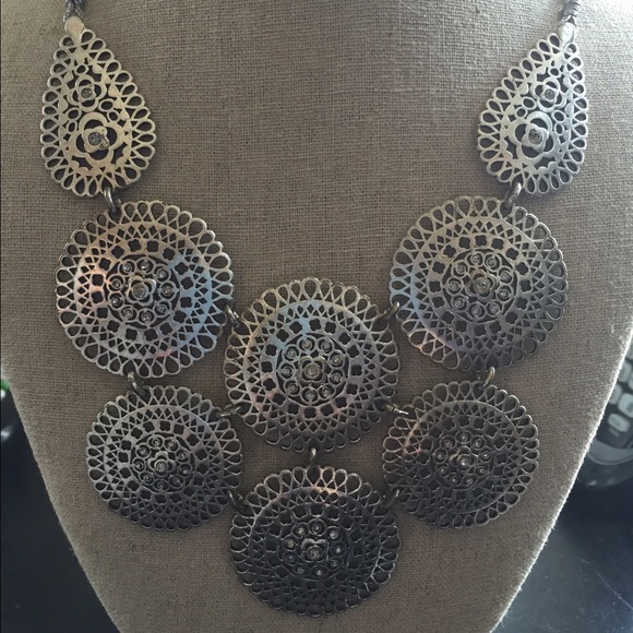 Stella & Dot Medina Bib necklace - Picture 2 of 2