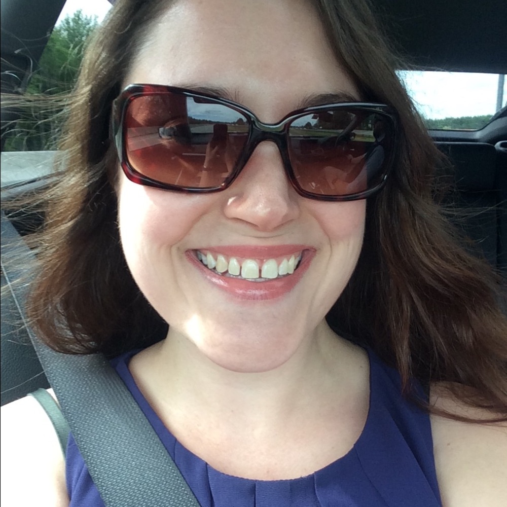 Meet your Posher, Liz - Picture 3 of 3