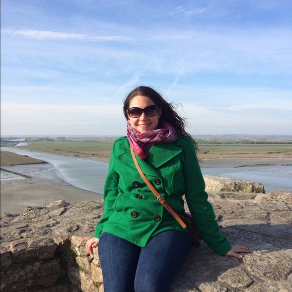 Meet your Posher, Liz - Picture 2 of 3