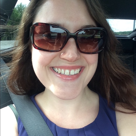 Meet your Posher, Liz - Picture 3 of 3