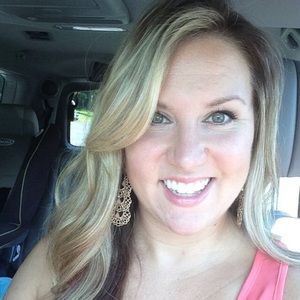 Meet your Posher, Elissa