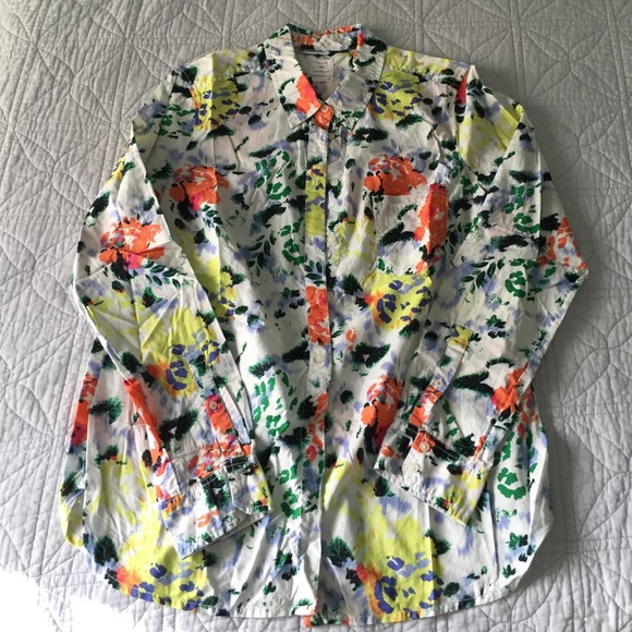 Gap button down floral boyfriend shirt WL.