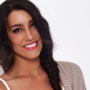 Meet your Posher, Adrienne