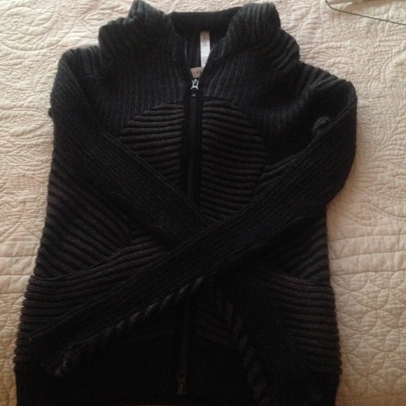 Embrace hoodie🚫 - Picture 2 of 4