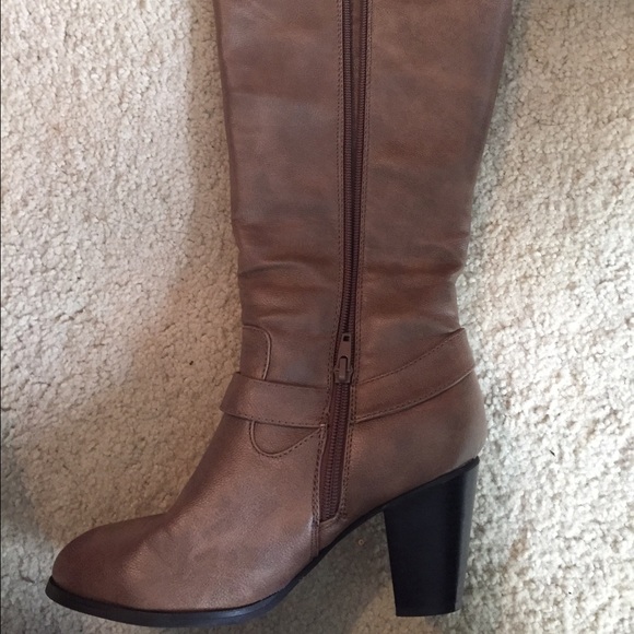 Taupe knee high boots - Picture 4 of 4