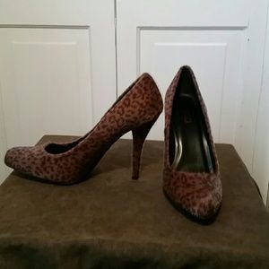 Brand new! Fuzzy Bongo high heel