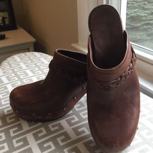 Authentic UGG clog shoe. Barely worn.