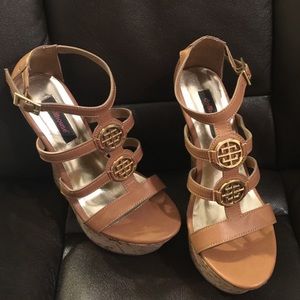 Light brown wedges