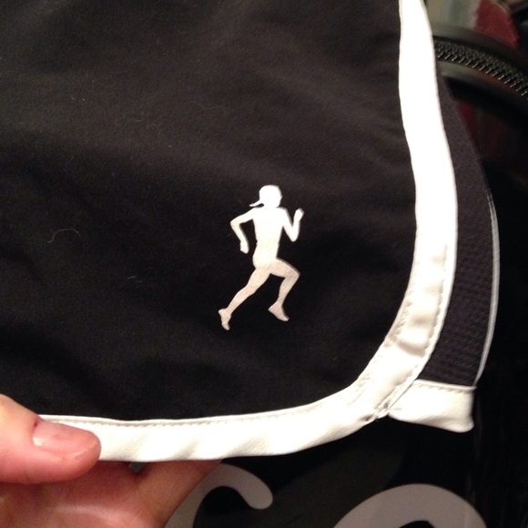 Adidas short running pant. - Picture 4 of 4