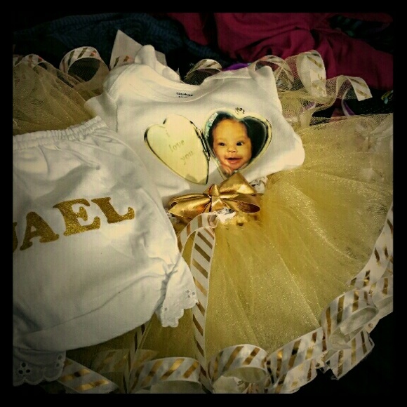 T-shirt, tutu and panties