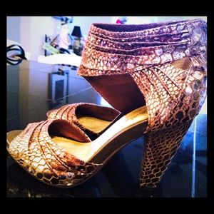 New Seychelles Leather Ankle Zip Glitz Pump 6.5 M