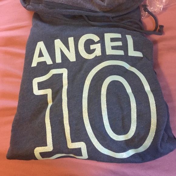 Vs cowl neck sweatshirt never worn!