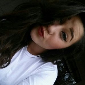 Meet your Posher, Caitlyn