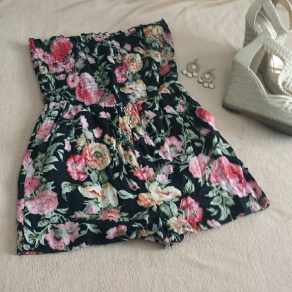 DONATED* Clearout🌞 Floral Romper - Picture 2 of 3