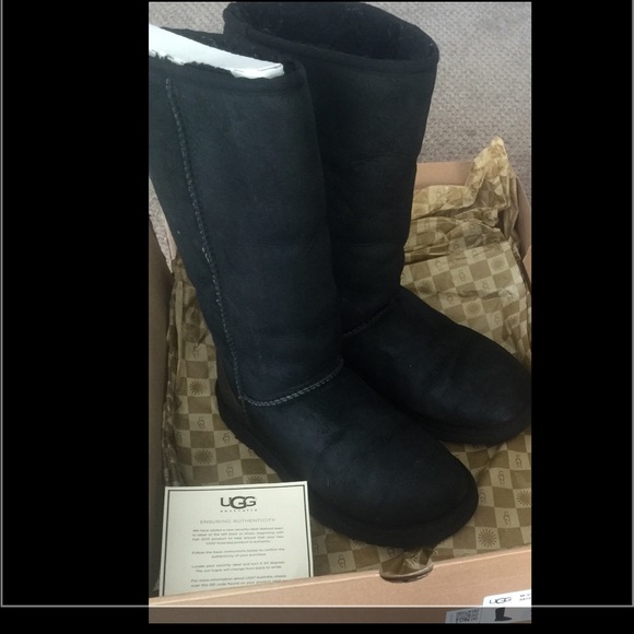 Used Classic Tall Black UGGS