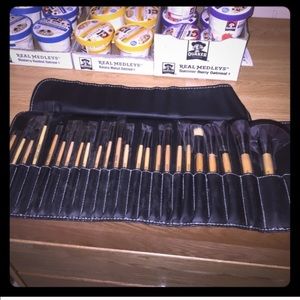 Set of 24 Bobbi Brown Brushes