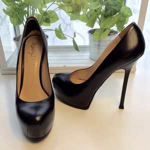 Yves Saint Laurent Classic Black Pump