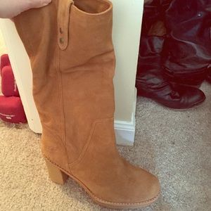 Ugg suade heel boots never worn siZe 10!