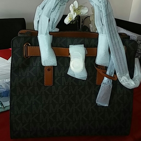 SOLD!DO NOT BUY.Michael Kors Large hamilton