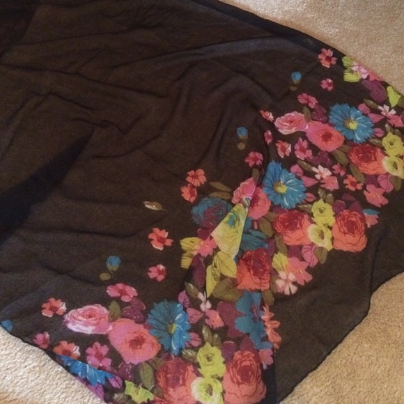 Black and floral scarf - Picture 2 of 2