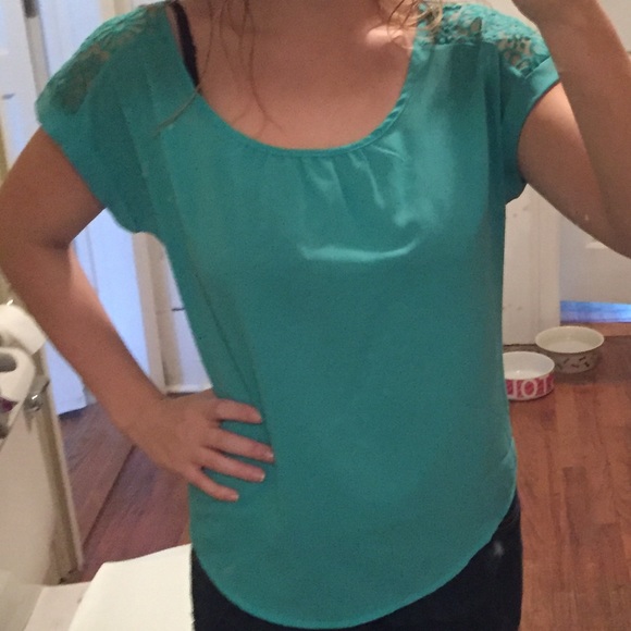 Teal short sleeve flowy top
