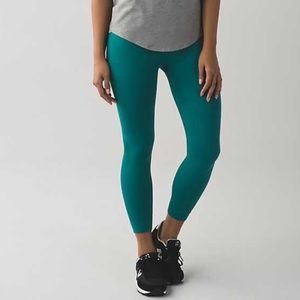 Lululemon Zone In Crop - Brand New & Unused