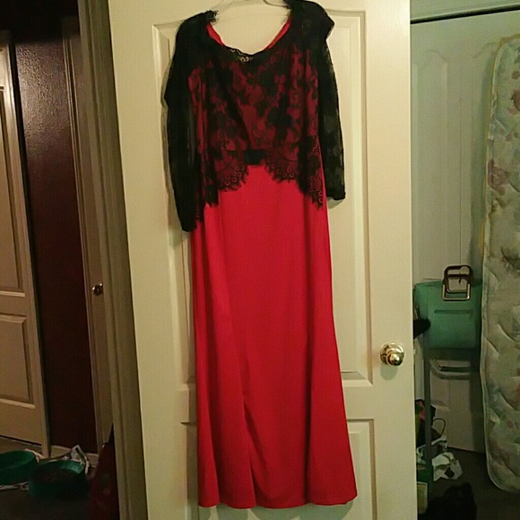 Long Ball Gown it fits like a medium not xl