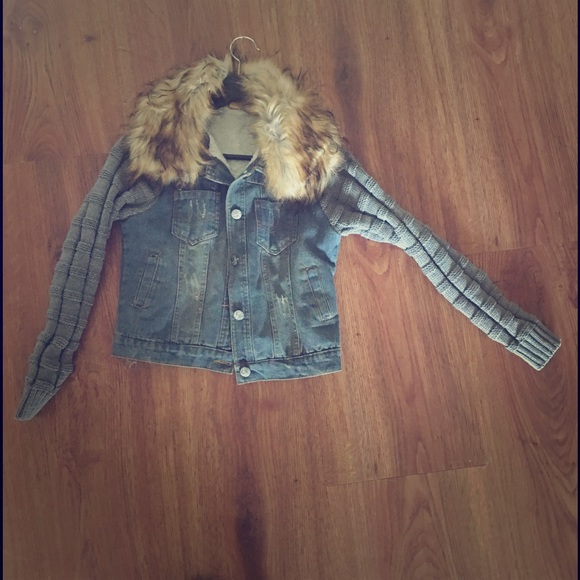 Jean jacket with faux fur