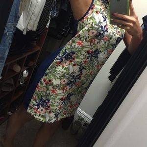 Flowery lose fitting mini dress