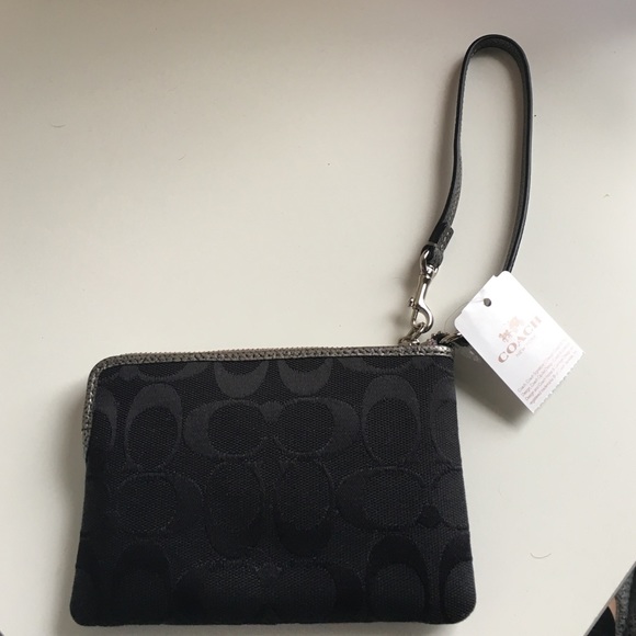 ✨SALE - NWT Coach Wristlet✨ - Picture 2 of 3
