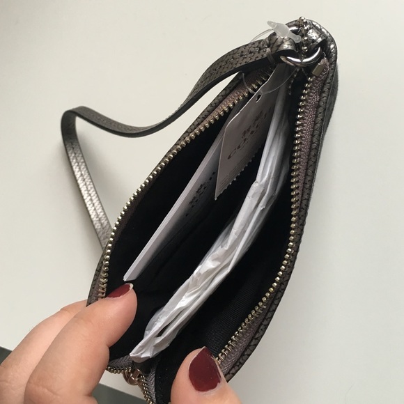✨SALE - NWT Coach Wristlet✨ - Picture 3 of 3