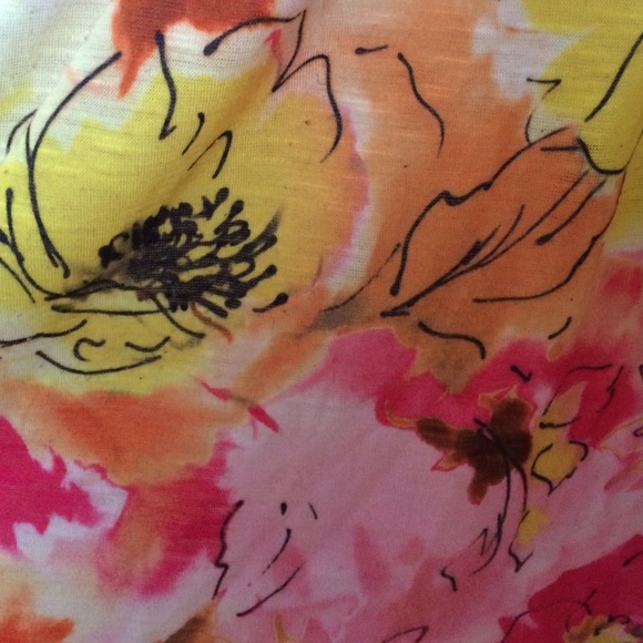 Beautiful top - Picture 2 of 4