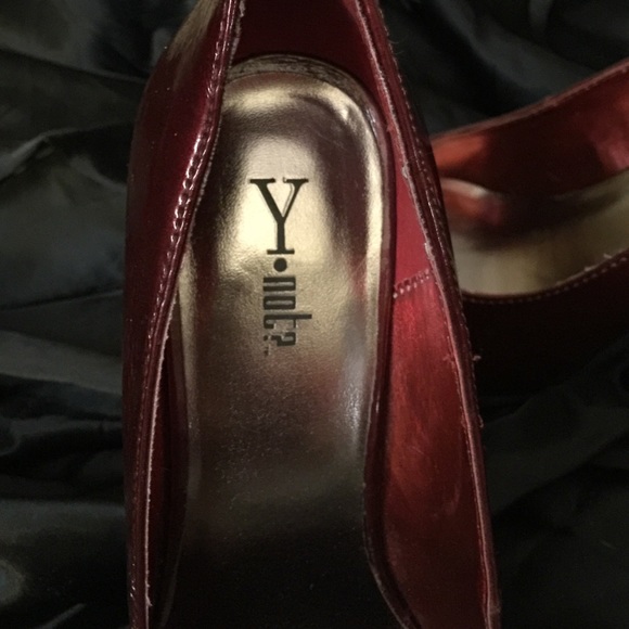 Maroon heels ( small blemish) - Picture 2 of 3