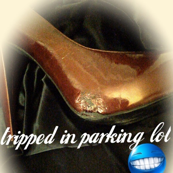 Maroon heels ( small blemish) - Picture 3 of 3