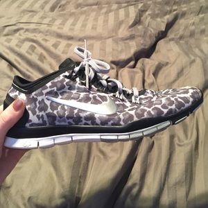 Gray Nike Free cheetah print