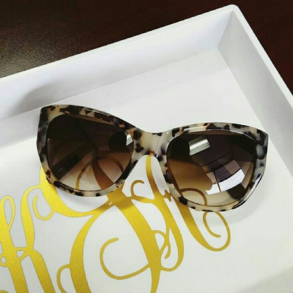 kate spade Accessories - HP 1/7! Kate Spade Tahira Wayfarer Sunglasses